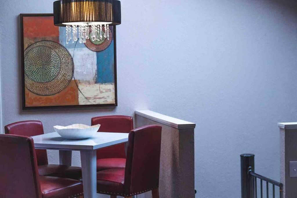 Hidden Couples Loft Retreat In Heights Foodie District 탬파 외부 사진