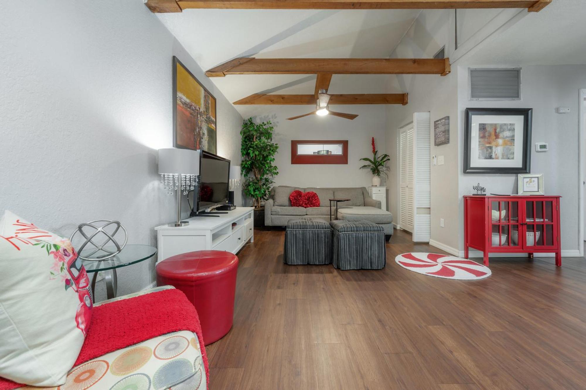 Hidden Couples Loft Retreat In Heights Foodie District 탬파 외부 사진