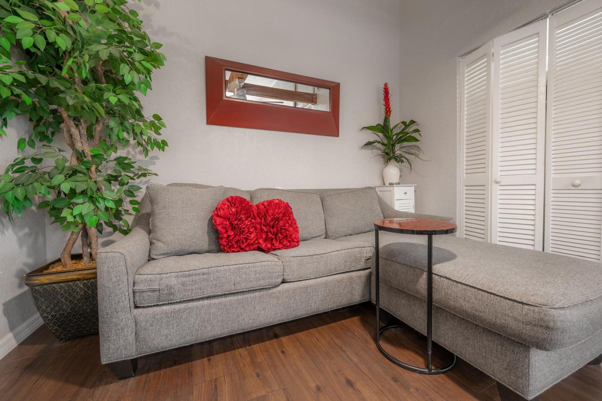 Hidden Couples Loft Retreat In Heights Foodie District 탬파 외부 사진