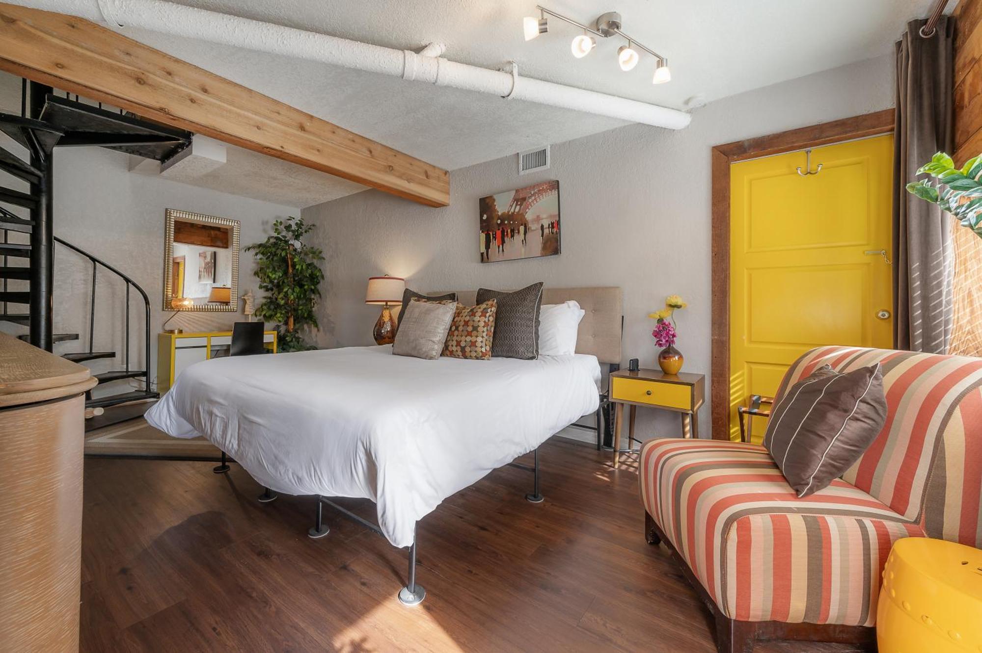 Hidden Couples Loft Retreat In Heights Foodie District 탬파 외부 사진