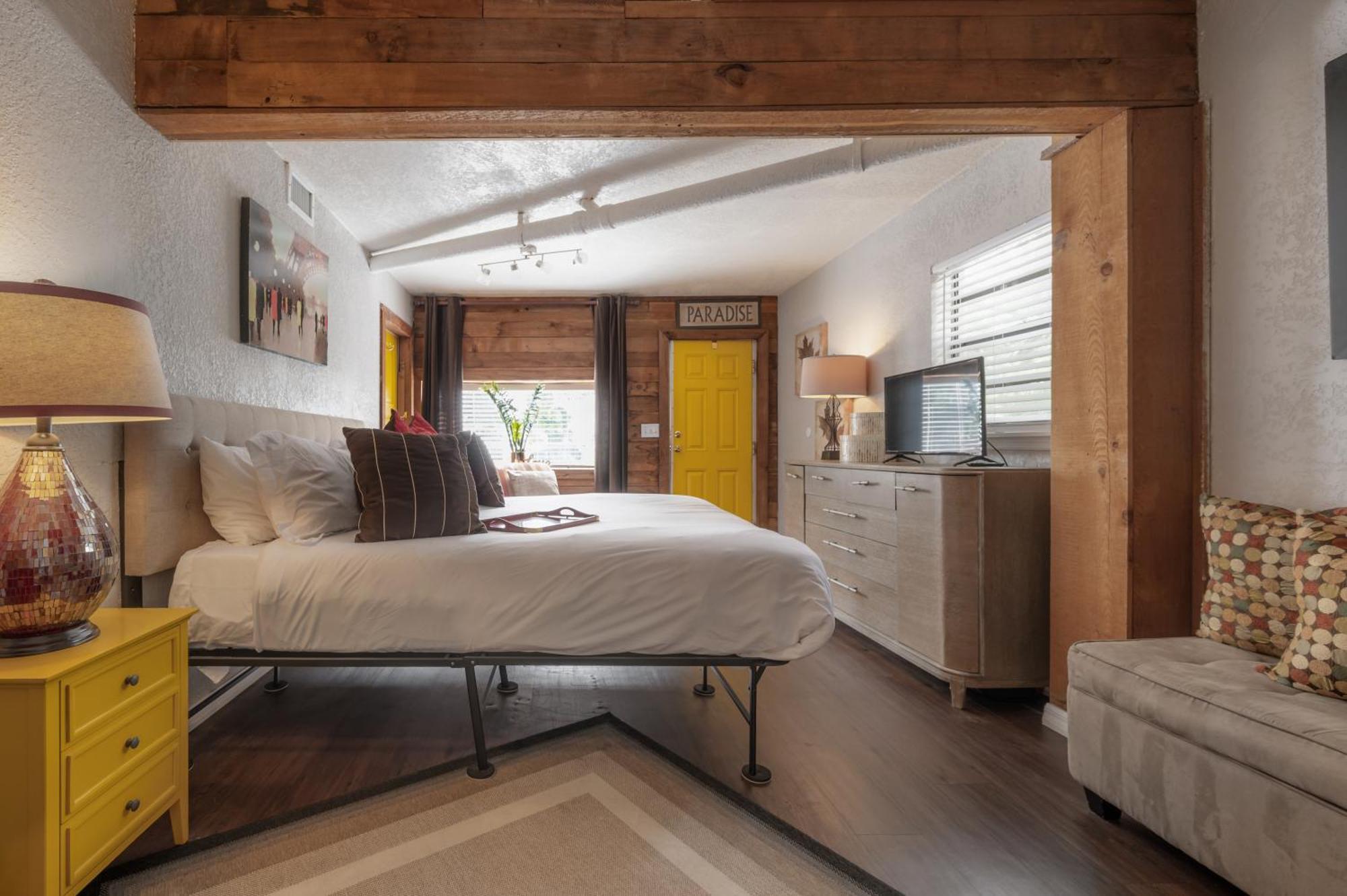 Hidden Couples Loft Retreat In Heights Foodie District 탬파 외부 사진